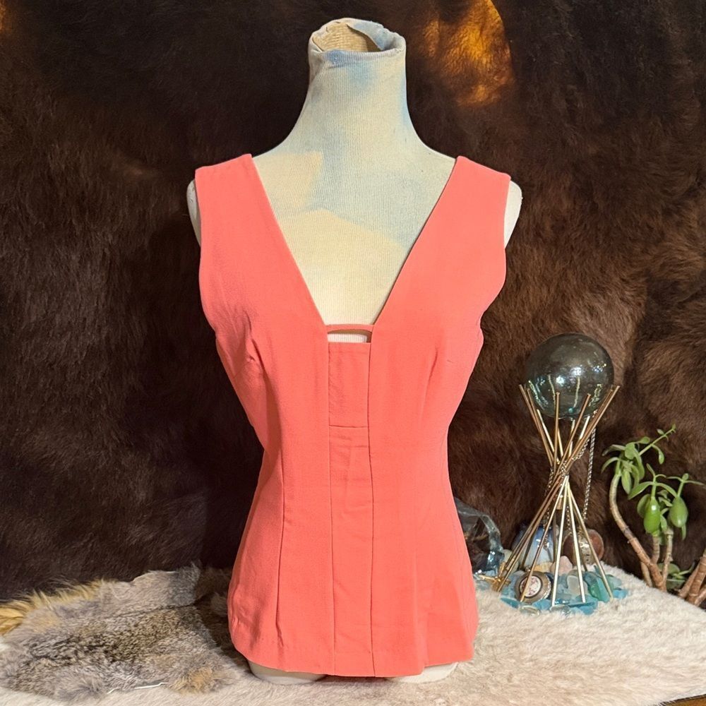 Coral Sleeveless Women's Top M (6002)